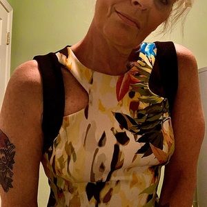 Bebe, SZ XSm/P1 tropical pattern cocktail dress with cut-outs on shoulders